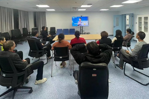 筑牢冬季安全防線——梨園醫(yī)院組織收聽收看冬季呼吸道疾病防治科普節(jié)目